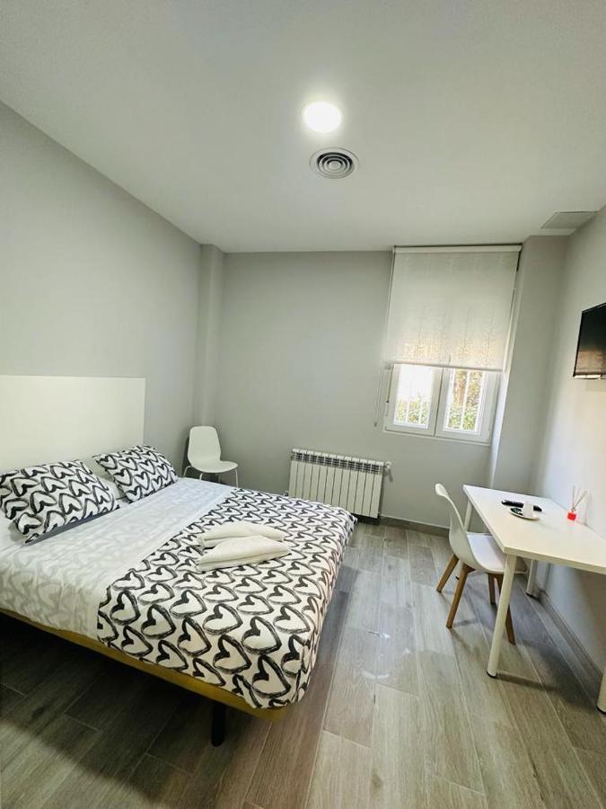 Hospedaje Cuatro Vientos Мадрид Екстериор снимка