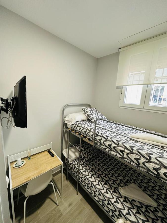 Hospedaje Cuatro Vientos Мадрид Екстериор снимка